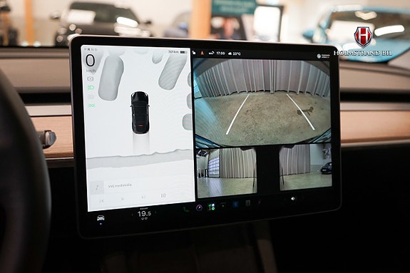 Tesla Model Y 19 of 22