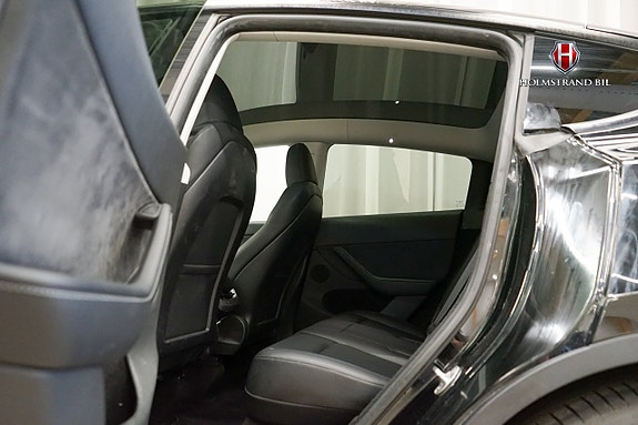 Tesla Model Y 12 of 22