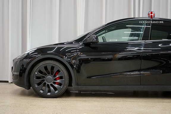 Tesla Model Y 7 of 22