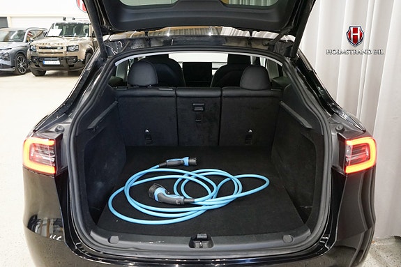 Tesla Model Y 21 of 22