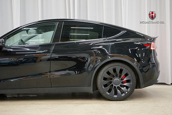 Tesla Model Y 8 of 22
