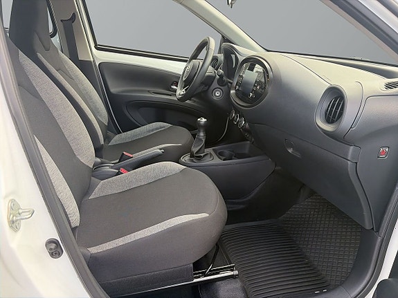 Toyota Aygo X 8 of 13