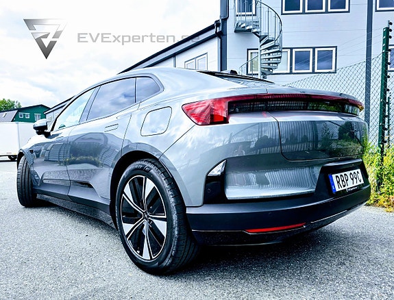 Polestar 4 7 of 27