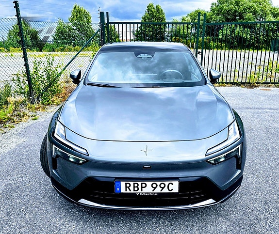 Polestar 4 3 of 27