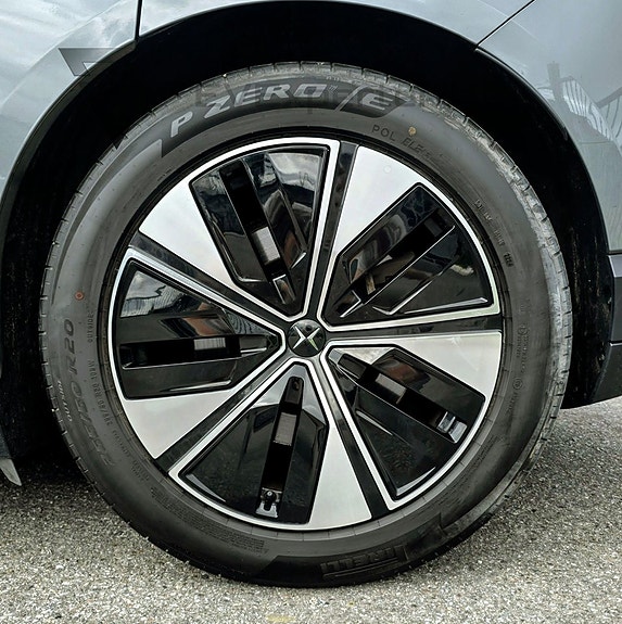 Polestar 4 10 of 27