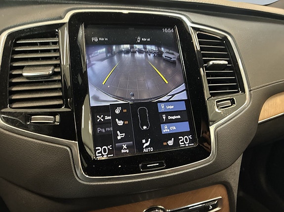 Volvo XC90 15 of 26
