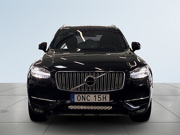 Volvo XC90 2 of 26