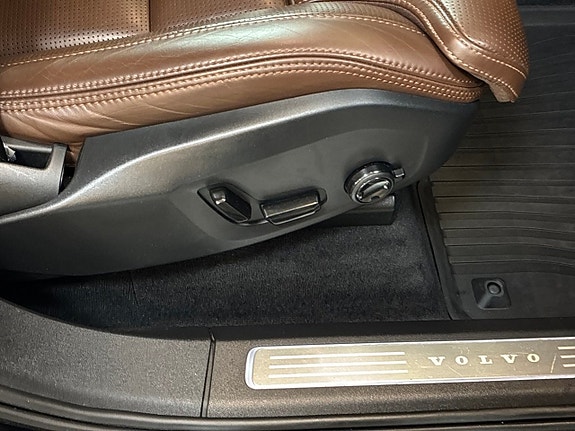 Volvo XC90 17 of 26