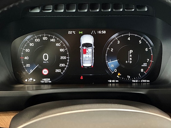 Volvo XC90 24 of 26