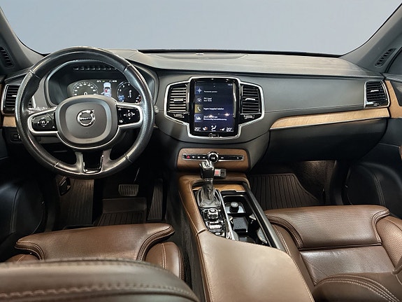Volvo XC90 8 of 26