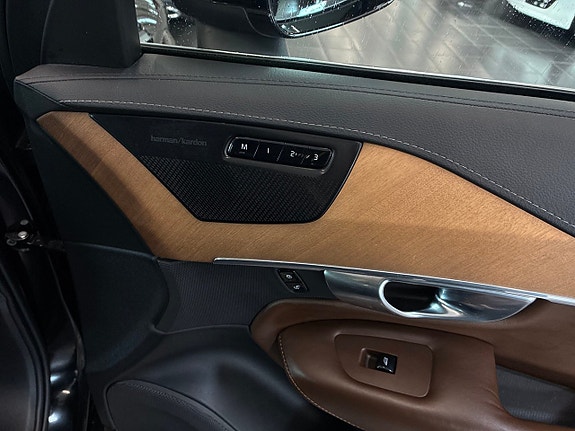 Volvo XC90 18 of 26