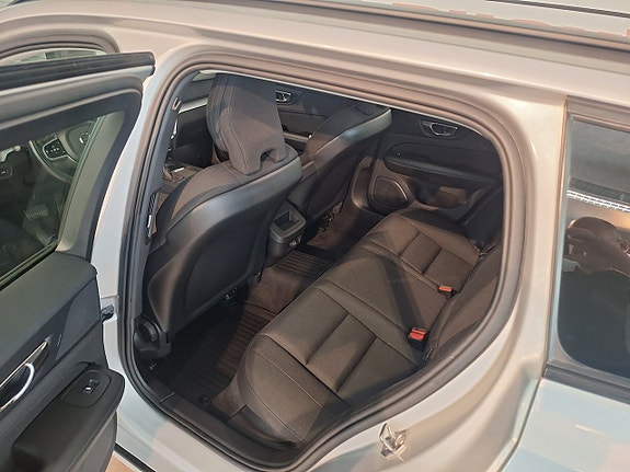 Volvo V60 12 of 12