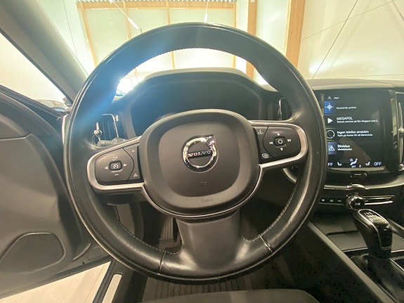 Volvo XC60 9 of 20