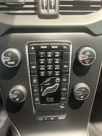 Volvo V40 15 of 21
