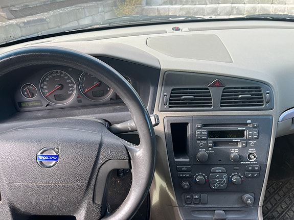 Volvo V70 6 of 7