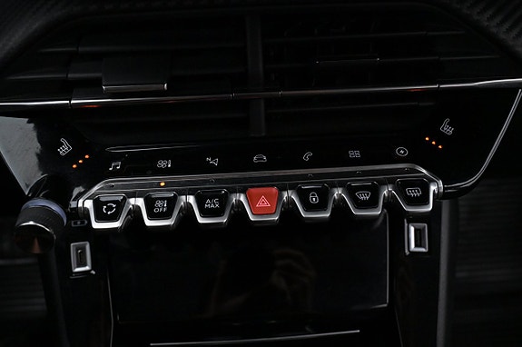 Peugeot e-2008 18 of 27