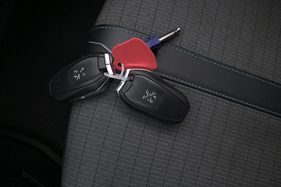 Peugeot e-2008 20 of 27