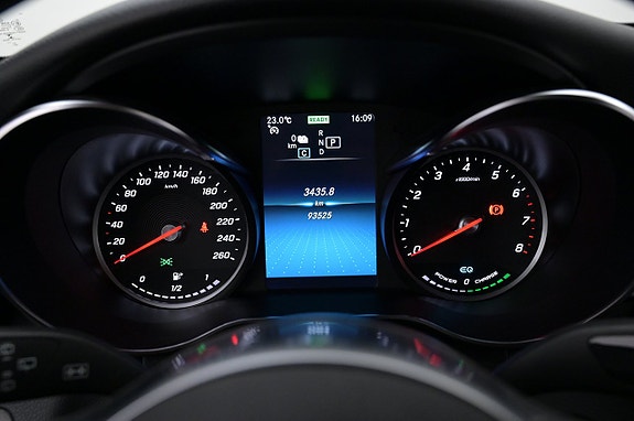 Mercedes-Benz GLC300 e 8 of 27