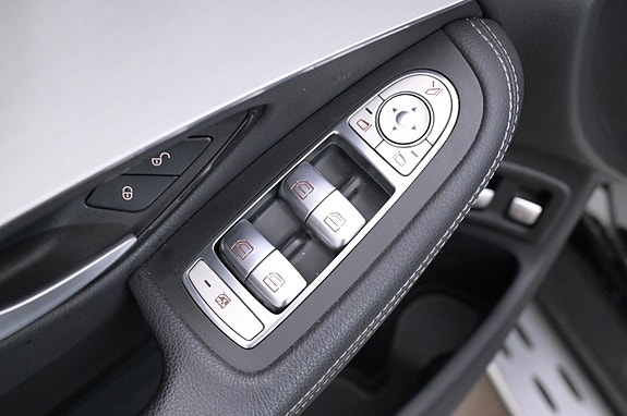 Mercedes-Benz GLC300 e 12 of 27