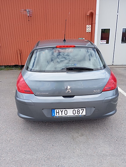 Peugeot 308 2 of 5
