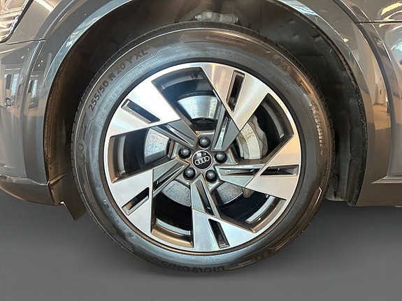 Audi Q8 e-tron 14 of 15