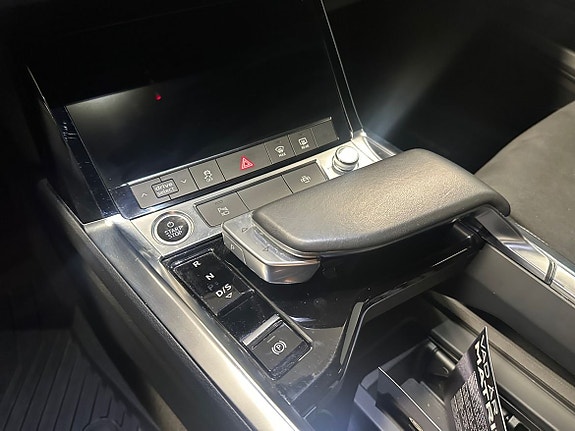 Audi Q8 e-tron 11 of 15