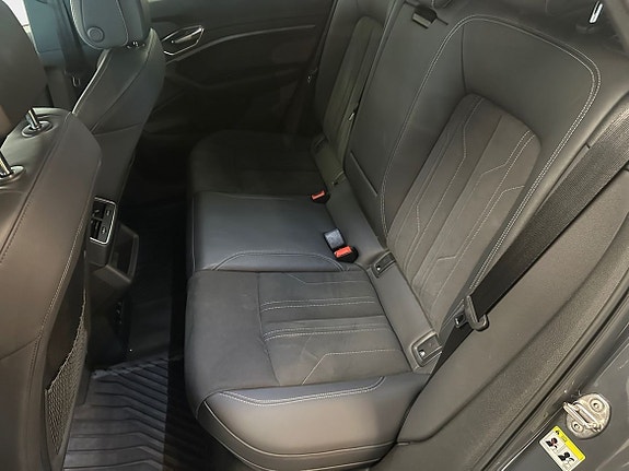 Audi Q8 e-tron 13 of 15