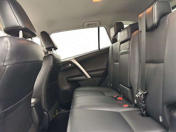 Toyota RAV4 15 of 29