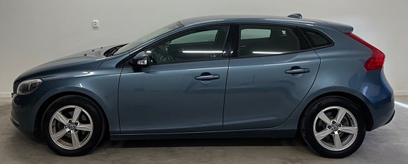 Volvo V40 2 of 6