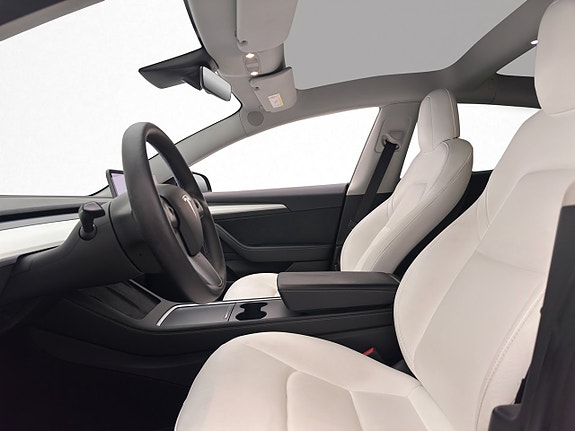 Tesla Model 3 11 of 30