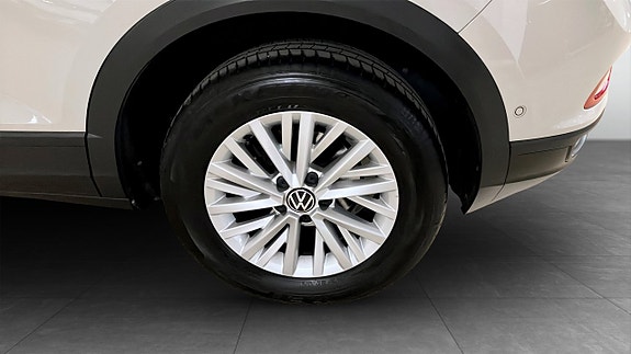 Volkswagen T-Roc 6 of 12