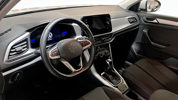 Volkswagen T-Roc 7 of 12