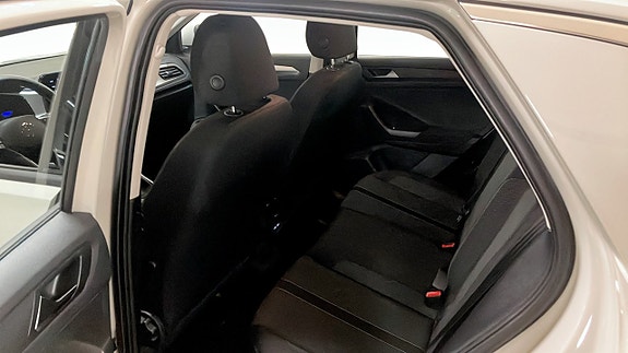 Volkswagen T-Roc 11 of 12