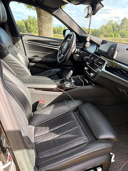 BMW 540i 20 of 28