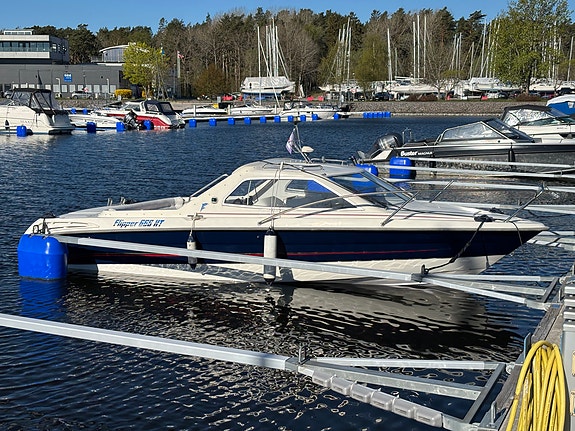 Flipper 666 HT 2003 Mercruiser 4.3 till höstpris 2 of 9