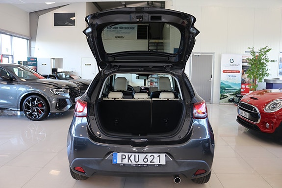 Mazda 2 4 of 18