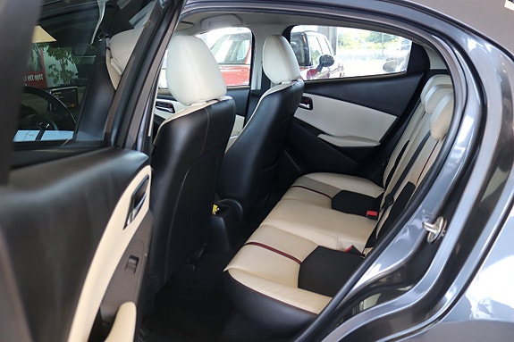 Mazda 2 11 of 18