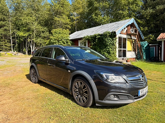Opel Insignia Country Tourer 2 of 5
