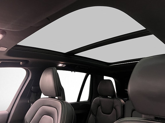 Volvo XC90 12 of 30