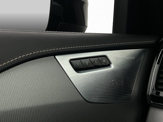 Volvo XC90 16 of 30