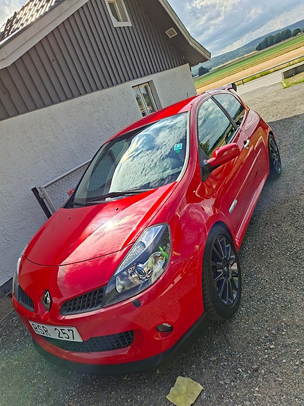 Renault Clio 2 of 6