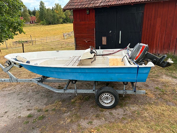 Liten styrpulpetbåt 4,1 m med Mariner 25 hk och trailer 5 of 5