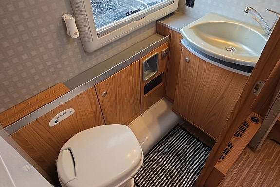 Bürstner Elegance i710 ALDE, Solcell, Drag, Ugn 24 of 30