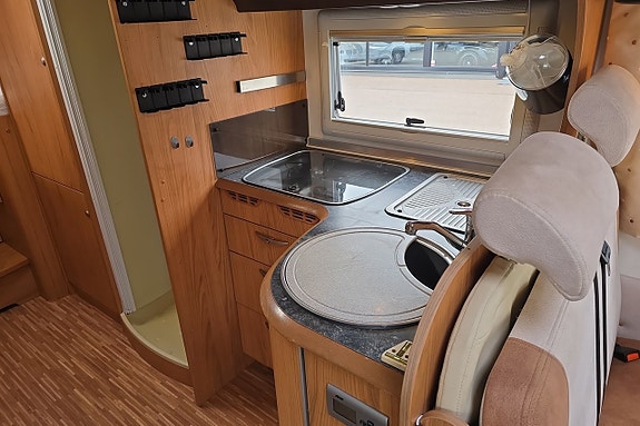 Bürstner Elegance i710 ALDE, Solcell, Drag, Ugn 13 of 30