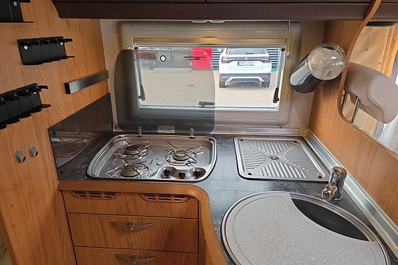 Bürstner Elegance i710 ALDE, Solcell, Drag, Ugn 14 of 30
