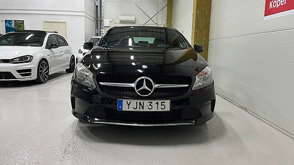Mercedes-Benz A180 2 of 28