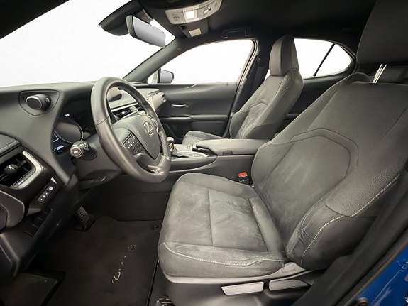 Lexus UX250h 10 of 30