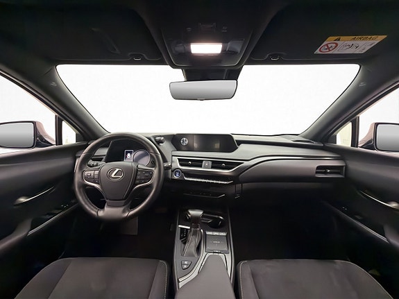 Lexus UX250h 23 of 30