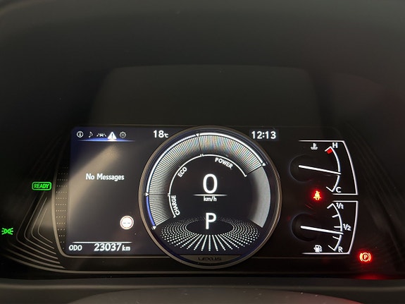 Lexus UX250h 15 of 30
