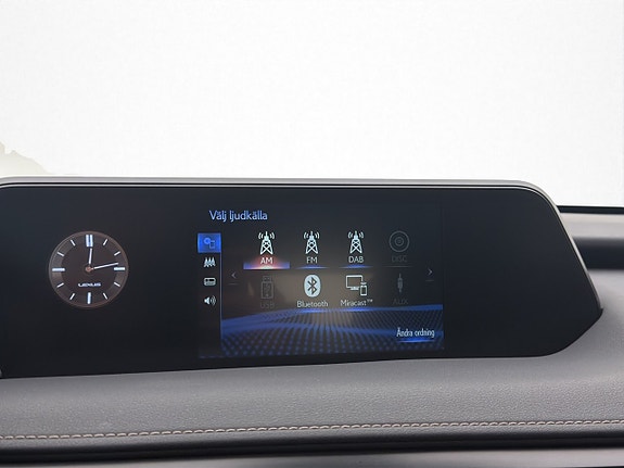 Lexus UX250h 20 of 30